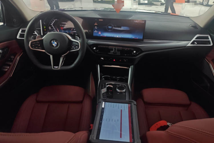 宝马3系 2025款 330Li M运动曜夜套装中控内饰12