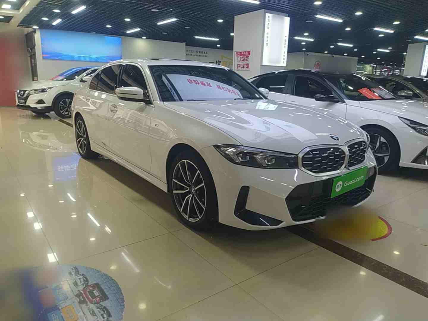车辆右前45度外观展示