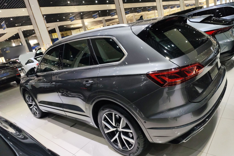 大众 途锐 2021款 3.0TSI 锐享版 经典运动套装车身外观4