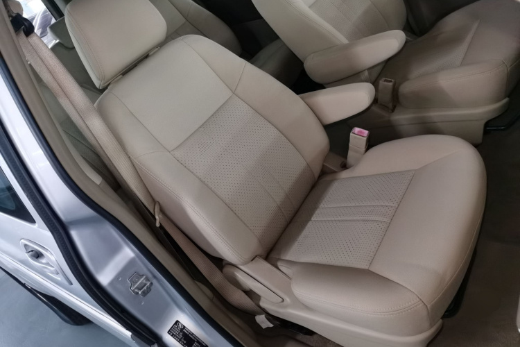 别克GL8 2014款 2.4L 经典版局部细节41