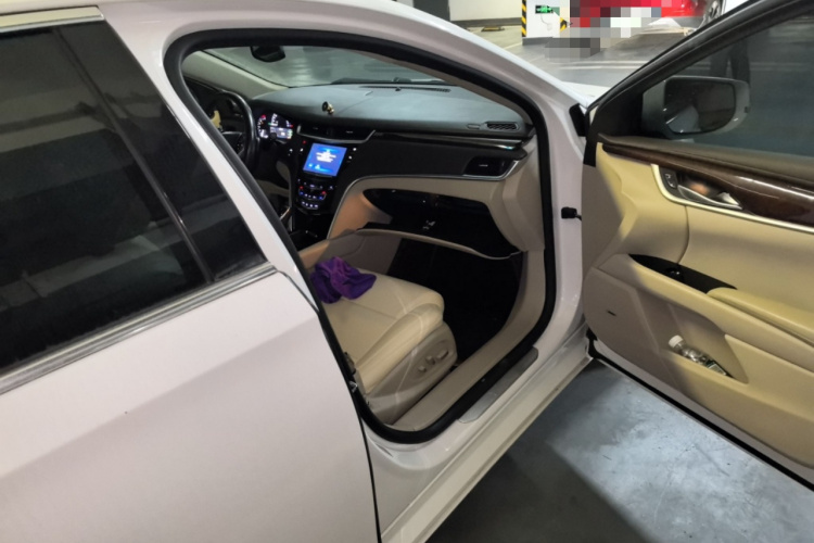 凯迪拉克XTS 2015款 28T 精英型局部细节9005