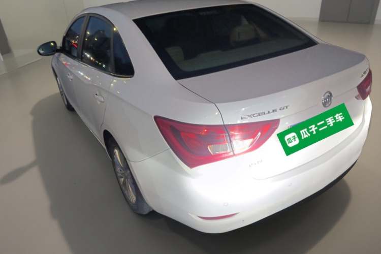 别克 英朗 2016款 15N 自动精英型车身外观5