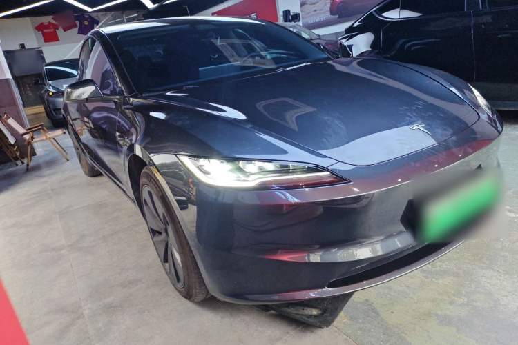特斯拉 Model 3 2023款 长续航全轮驱动版车身外观3