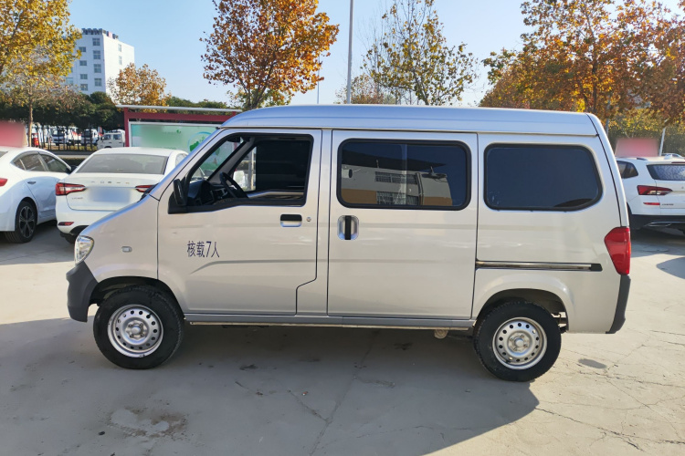 五菱汽车 五菱之光 2023款 1.5L 实用型 5/7座车身外观4