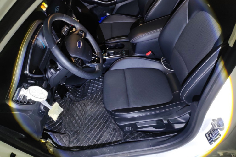 福特 福克斯 2021款 两厢 EcoBoost 180 自动锋潮型中控内饰19