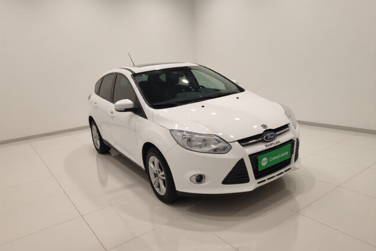 福特 福克斯 2012款 两厢 1.6L 自动风尚型车身外观3