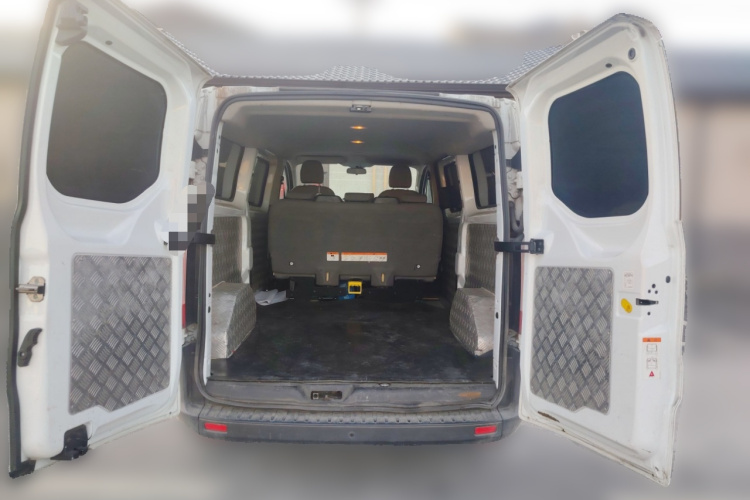 福特 全顺 2020款 2.0T汽油自动多功能商用车中轴低顶双开尾门国VI中控内饰23