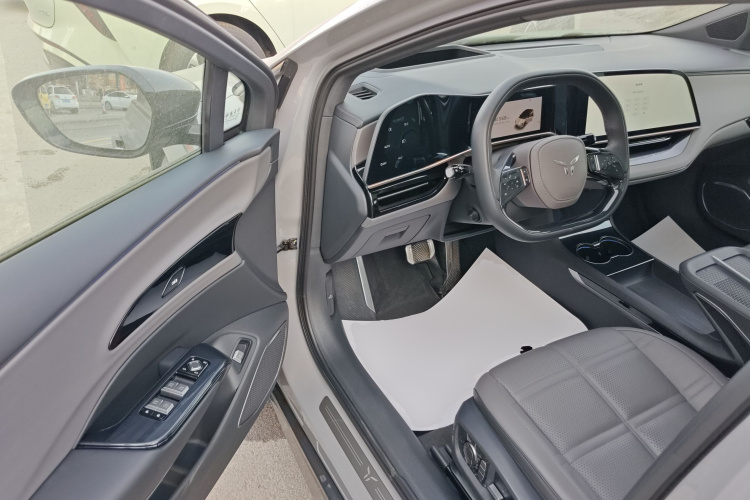 红旗EH7 2024款 760 Pro+ 四驱版中控内饰20