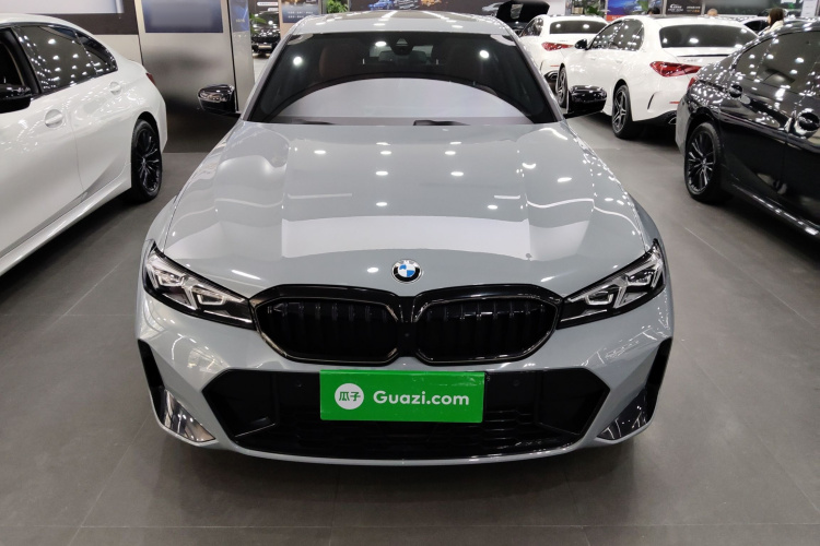 宝马3系 2025款 330i M运动曜夜套装车身外观2