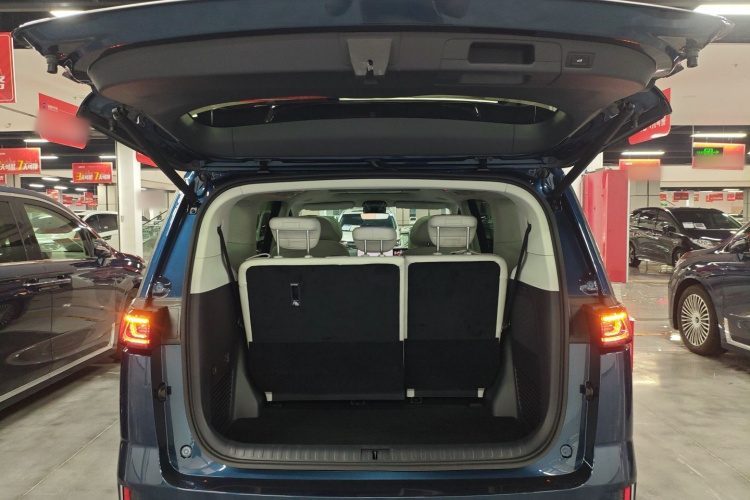 岚图汽车 岚图梦想家 2025款 PHEV 四驱旗舰鲲鹏版机舱底盘23