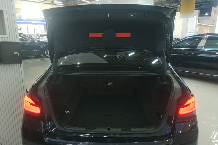 宝马5系 2021款 525Li M运动套装机舱底盘23