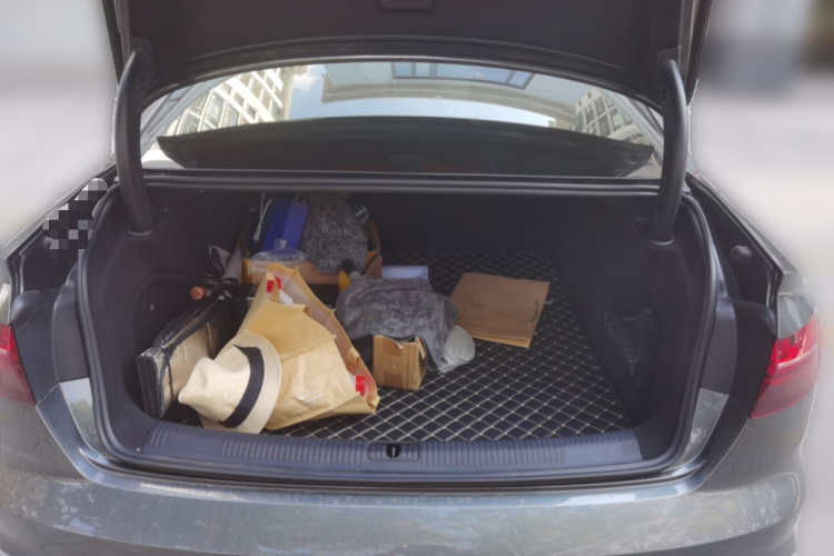 奥迪A4L 2020款 40 TFSI 时尚动感型局部细节23