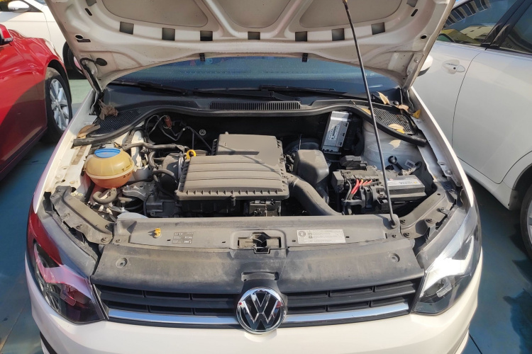 大众 Polo 2016款 1.4L 手动风尚型机舱底盘24