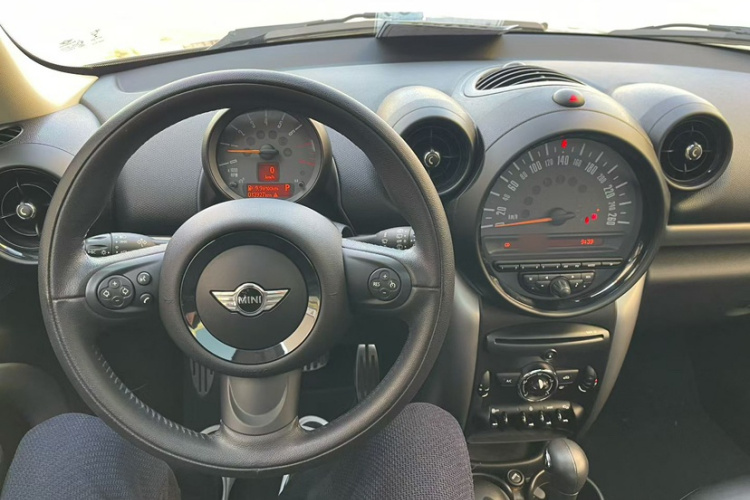 MINI Countryman 2014款 1.6L COOPER Fun中控内饰7005