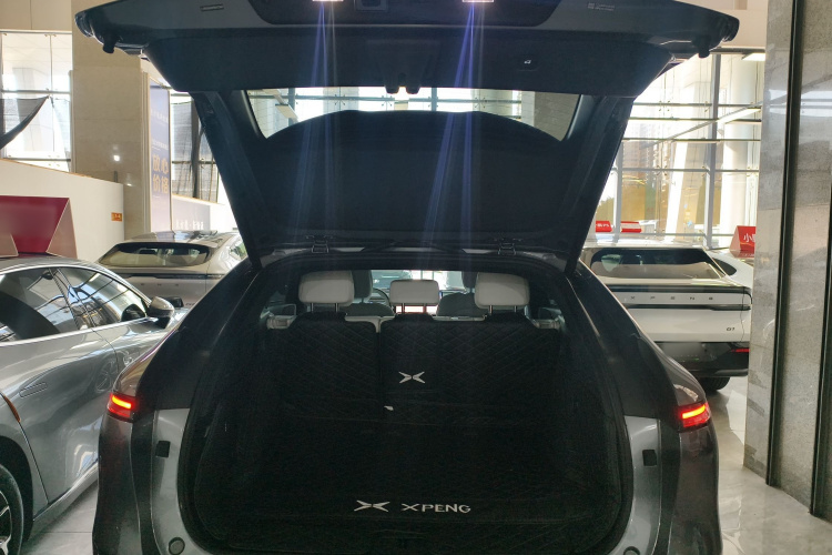 小鹏G6 2023款 700 四驱性能 Max机舱底盘23