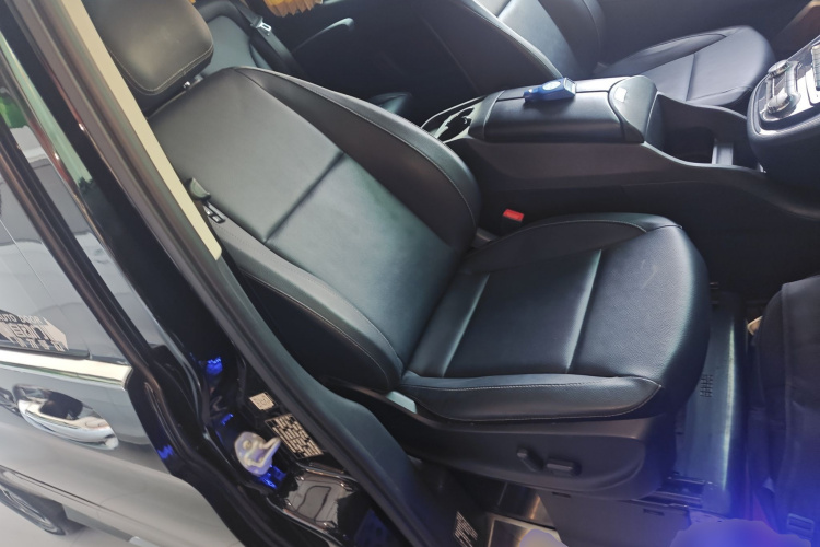 奔驰 威霆 2018款 2.0T 商务版 国VI局部细节41