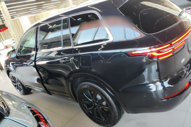 理想汽车 理想ONE 2021款 增程6座版车身外观4