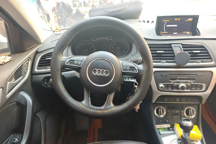 奥迪Q3 2015款 35 TFSI 舒适型中控内饰13