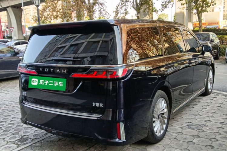 岚图汽车 岚图梦想家 2024款 PHEV 超长续航尊贵版车身外观7