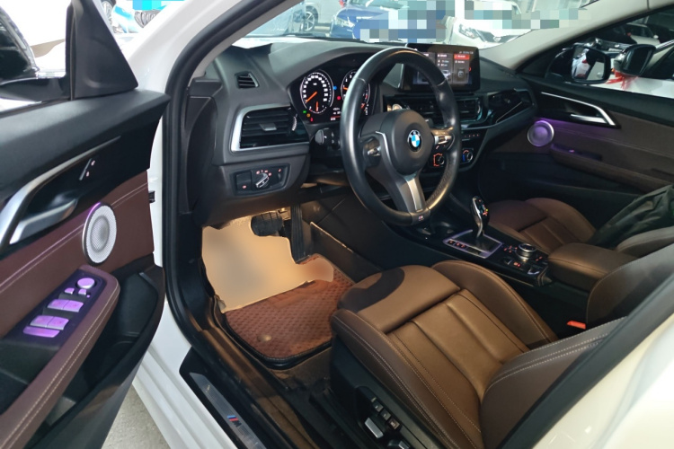 宝马1系 2023款 125i M运动曜夜版中控内饰7003