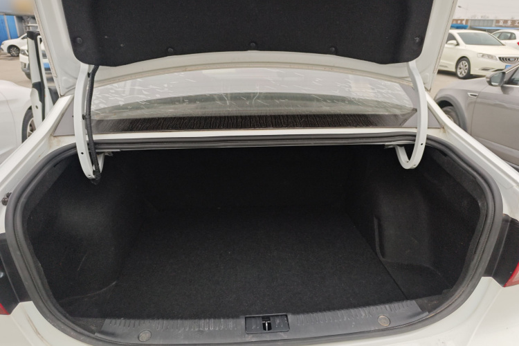 荣威i6 2019款 PLUS 20T TST 4G互联旗舰超赞版机舱底盘23