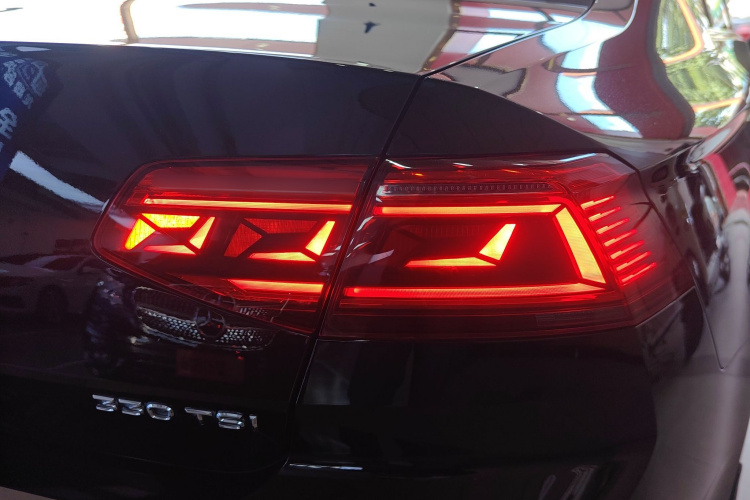 大众 迈腾 2020款 330TSI DSG 豪华型车身外观9