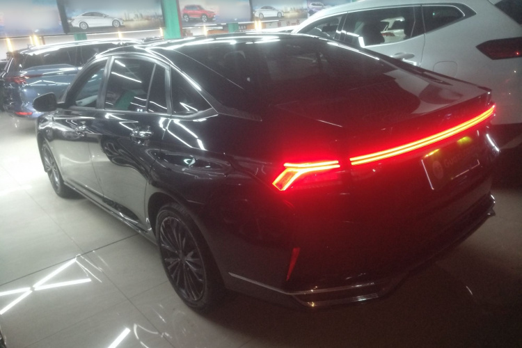 东风风神 奕炫MAX 2021款 1.5T 超炫潮爸版车身外观4