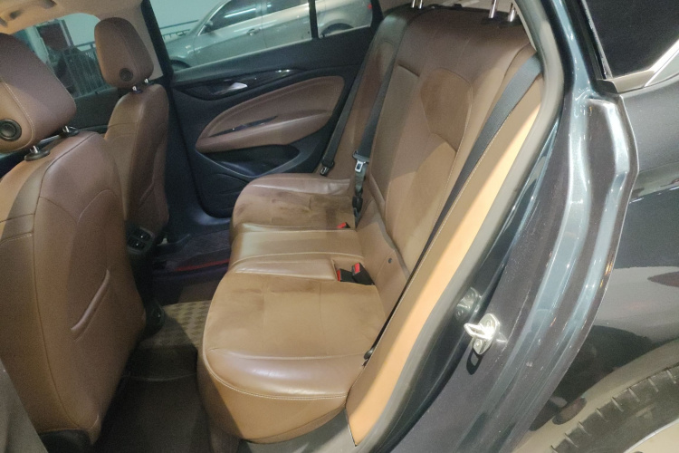 别克 君威 2019款 20T 精英型 国VI中控内饰7004