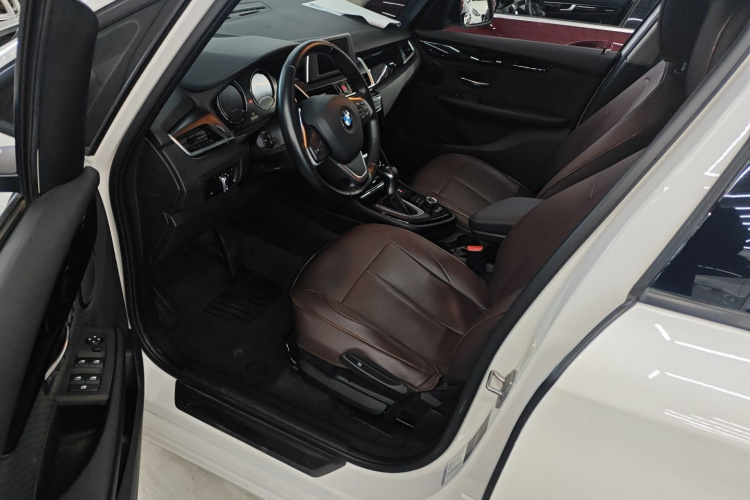 宝马2系旅行车 2019款 218i 时尚型中控内饰7003