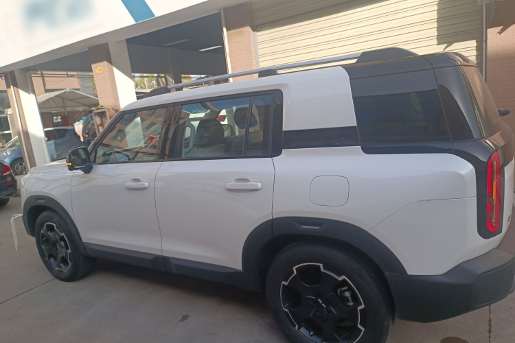 北京BJ30 2024款 1.5T 魔核电驱进阶版车身外观4