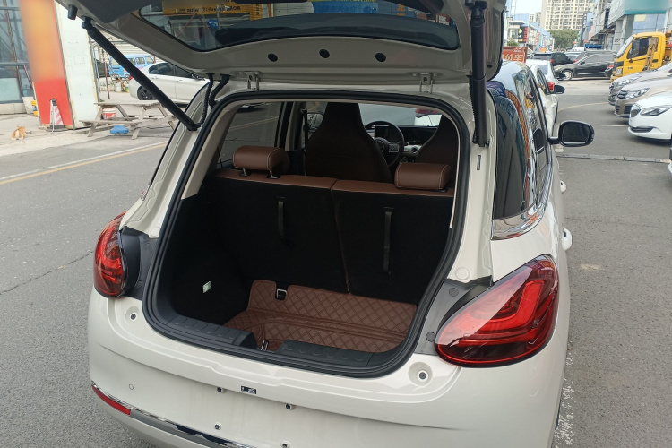 五菱汽车 五菱缤果 2025款 333km 悦享款机舱底盘23