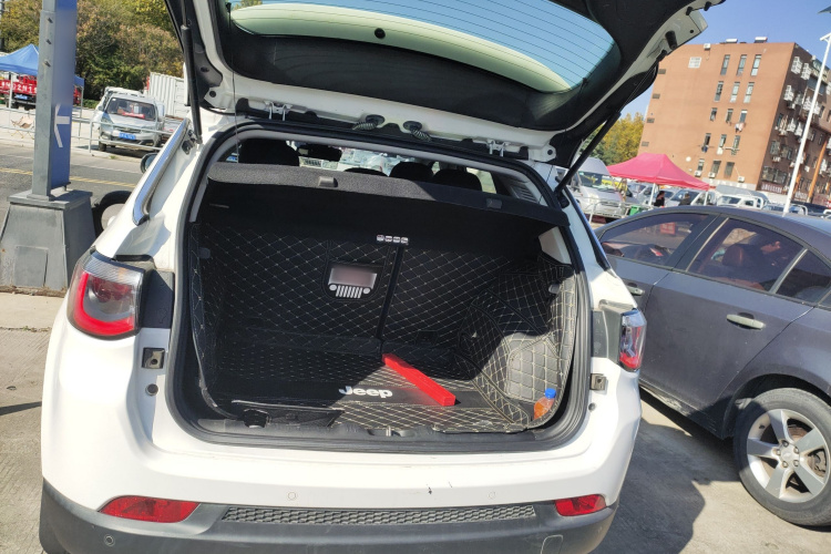 Jeep 指南者 2019款 220T 自动家享版局部细节23