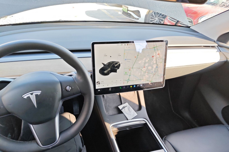 特斯拉 Model Y 2021款 标准续航后驱版中控内饰12