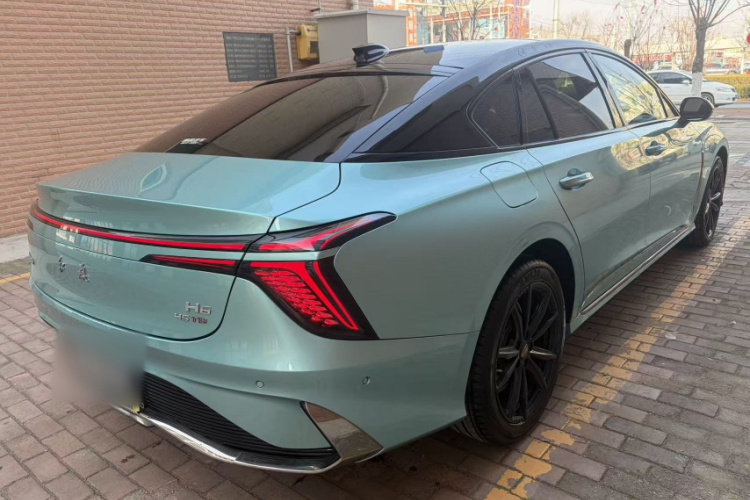 红旗H6 2023款 2.0T 致臻版车身外观6008