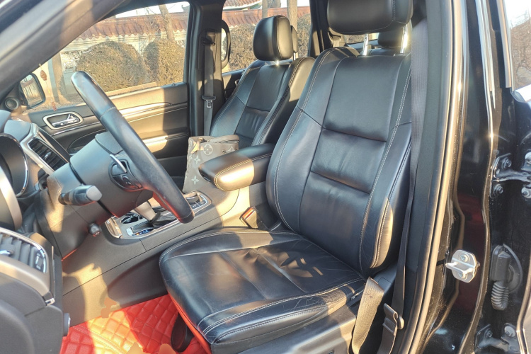 Jeep 大切诺基(进口) 2017款 3.0L 舒享导航版中控内饰19