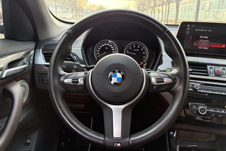 宝马X1 2021款 xDrive25Li 尊享型中控内饰7010