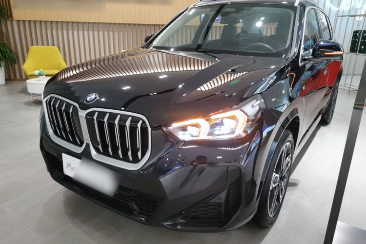 宝马X1 2023款 sDrive25Li M运动套装车身外观1