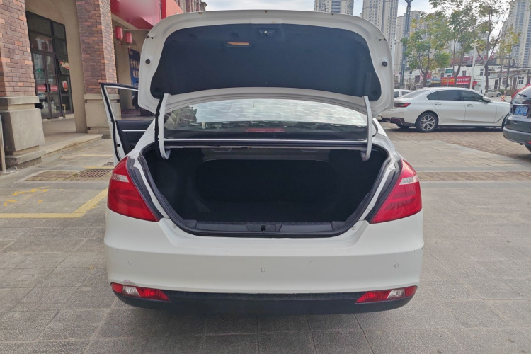 吉利汽车 帝豪 2017款 三厢百万款 1.5L CVT向上版机舱底盘23