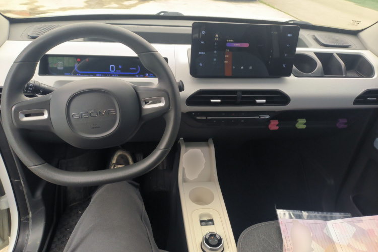 吉利银河 2023款 熊猫mini 200km 耐力熊中控内饰12