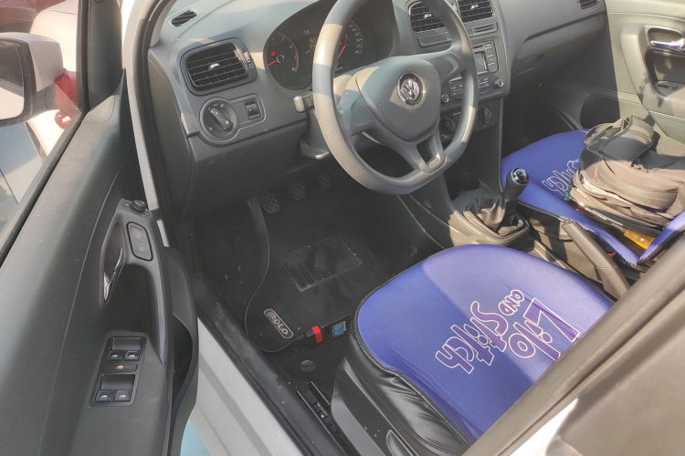 大众 Polo 2016款 1.4L 手动风尚型中控内饰20