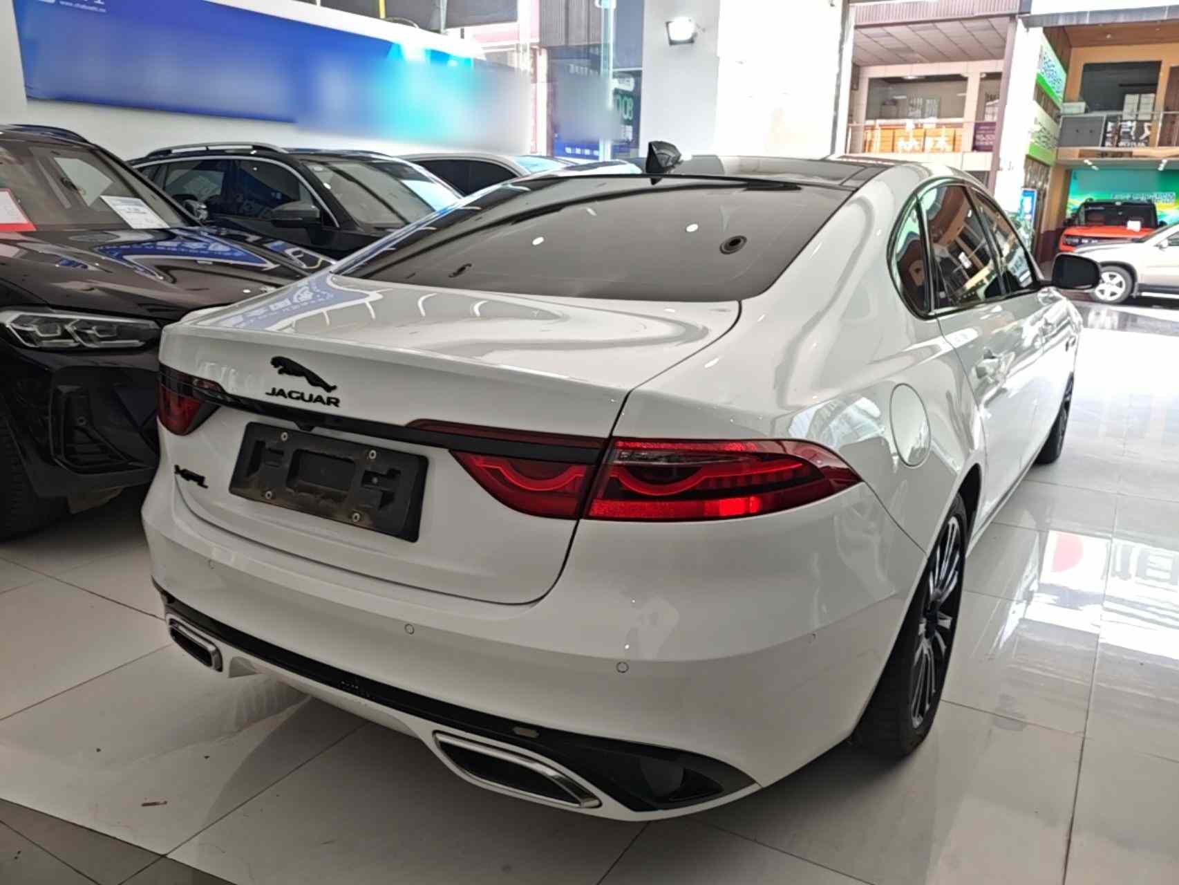 捷豹XFL 2024款 2.0T P250 两驱尊享豪华版(5)