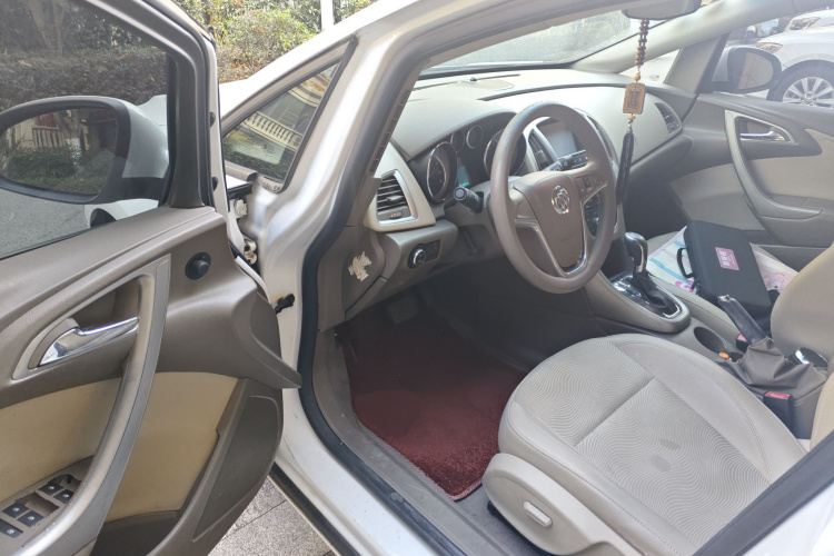 别克 英朗 2013款 GT 1.6L 自动时尚版中控内饰7003