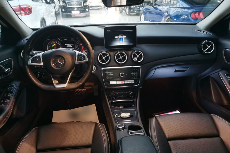 奔驰GLA 2019款 GLA 200 动感型中控内饰7002
