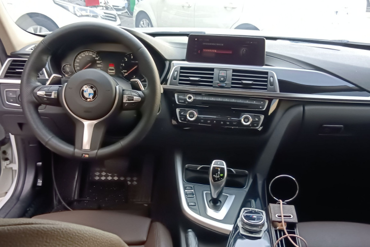 宝马3系 2019款 320Li M豪华套装中控内饰7002