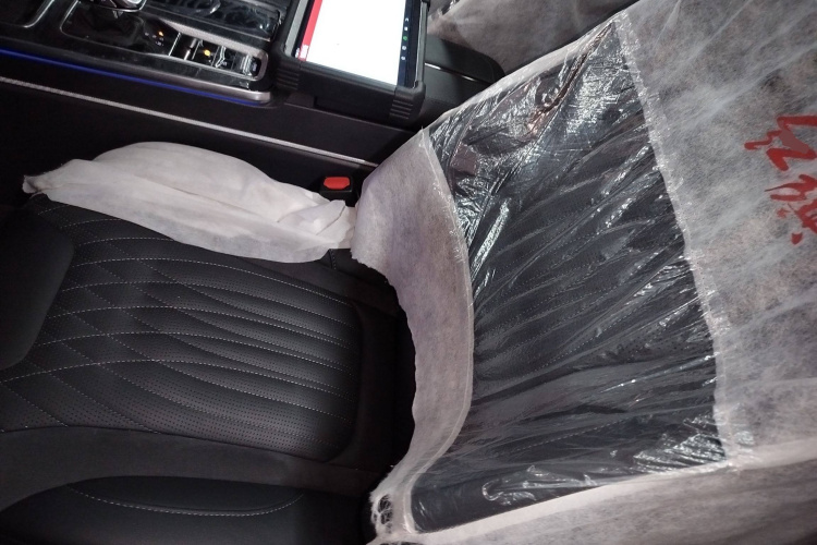 红旗HS5 2023款 2.0T 四驱旗享Pro版中控内饰19