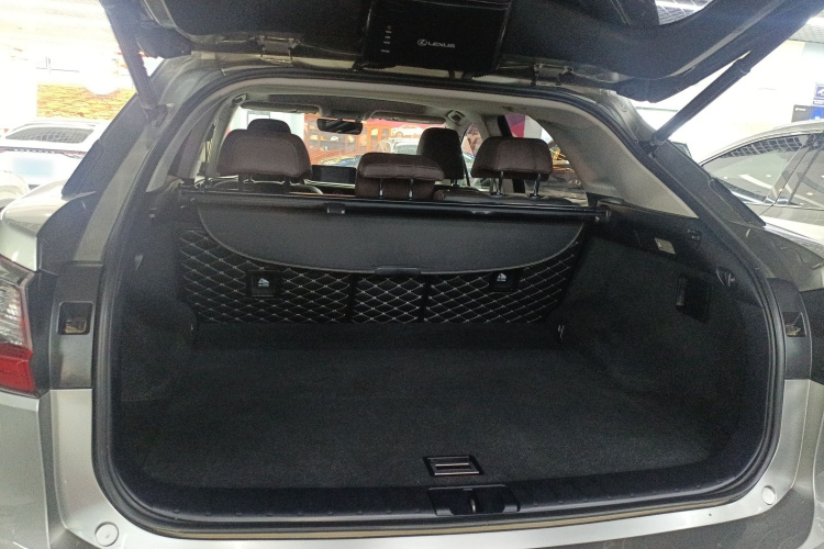 雷克萨斯RX 2016款 300 两驱舒适版 国VI机舱底盘23