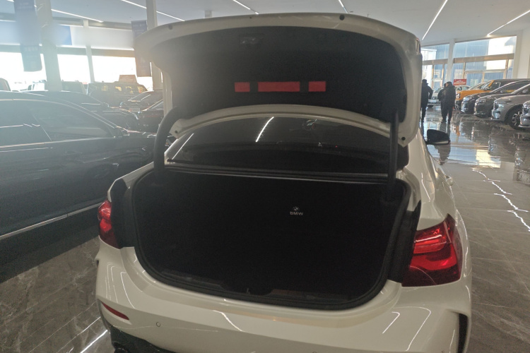 宝马1系 2023款 120i M运动曜夜版机舱底盘23