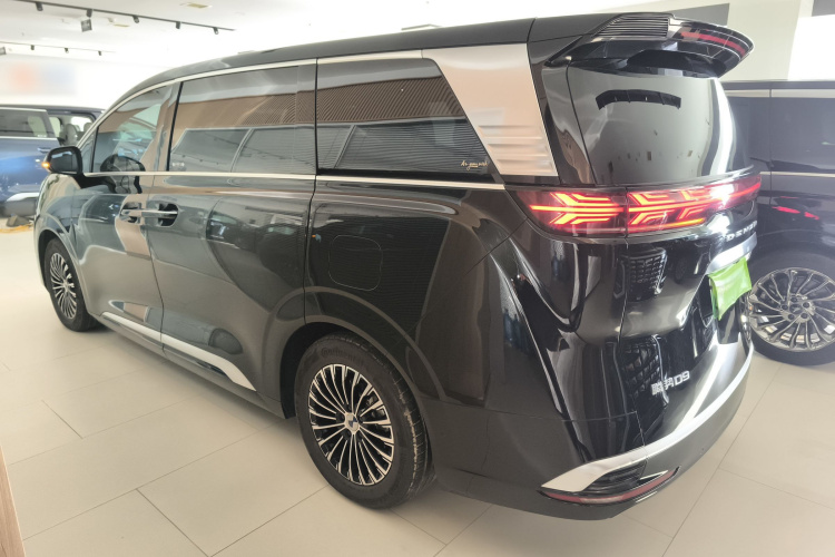 腾势D9 2022款 DM-i 970 四驱旗舰型车身外观4