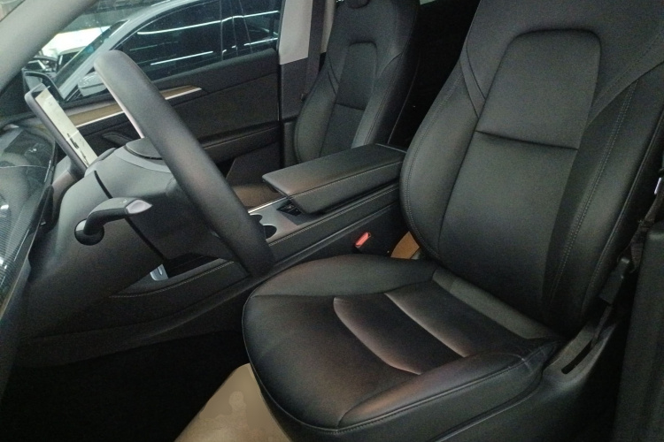 特斯拉 Model Y 2021款 标准续航后驱版局部细节19