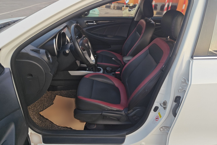 长安 逸动 2013款 1.6L 手动俊酷型 国IV中控内饰19